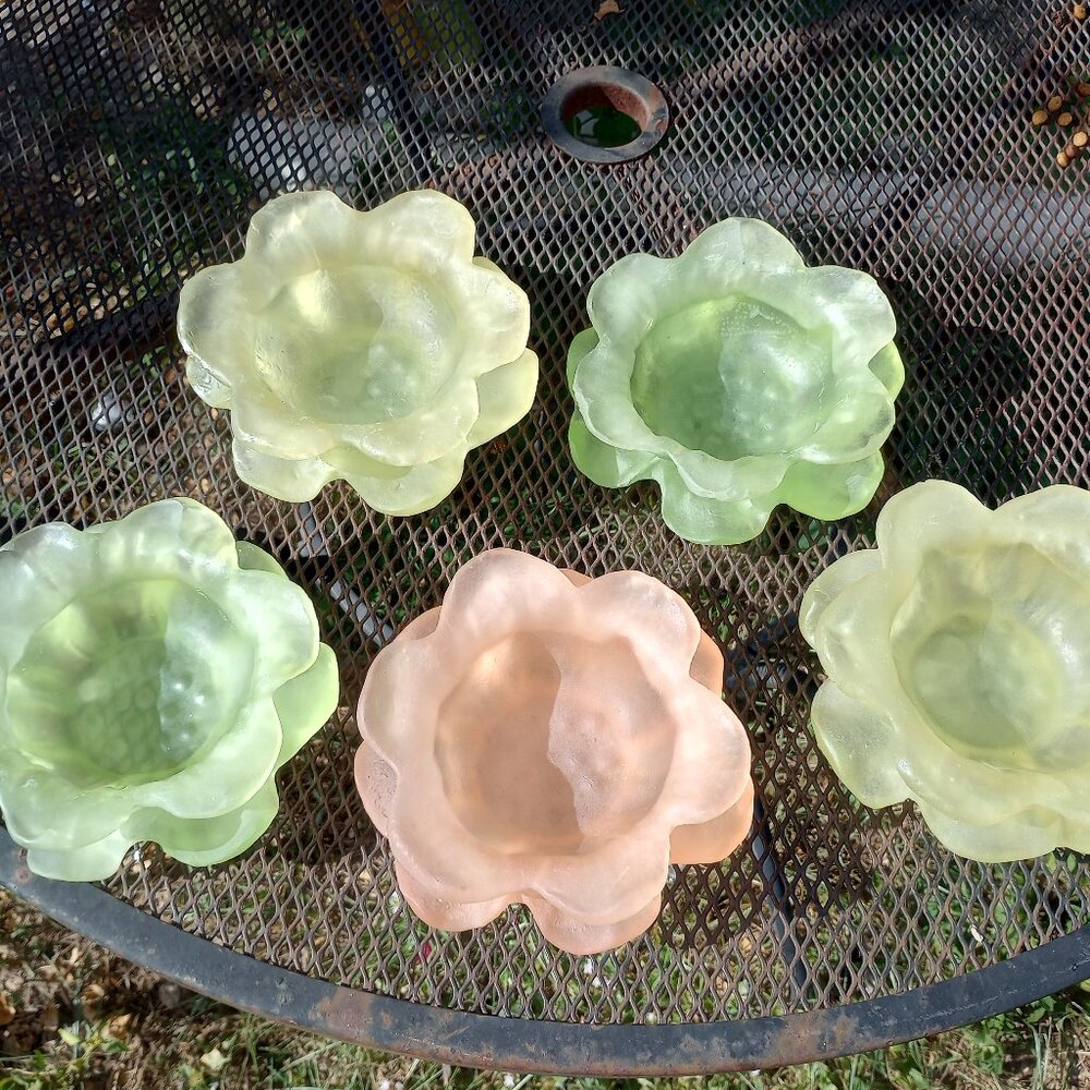 Vintage MCM Dorothy Thorpe 5 6”  Frost Resin Lucite Flower Bowls Vintage